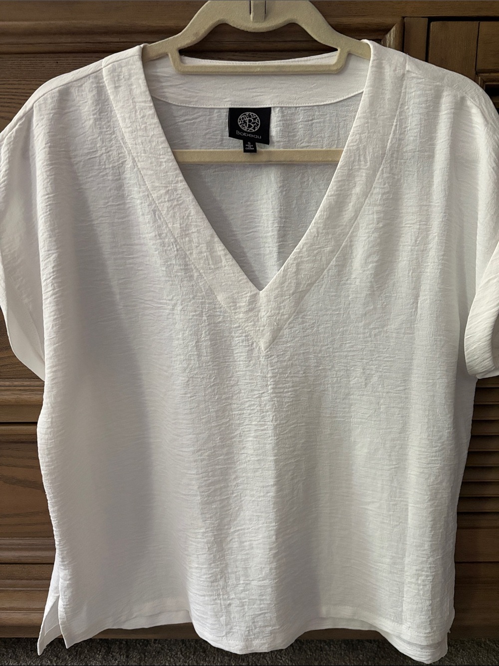 bobeau White V-Neck Short Sleeve Textured Top